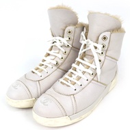 狀況極佳 △CHANEL G35079 Coco Mark 刺繡皮革高筒運動鞋，飾有人造珍珠，淺米色，40.5 碼，帶盒子和防塵袋，意大利製造，男士。