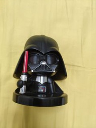 Star wars 黑武士 公仔 （劍斷了，但仍會發光）