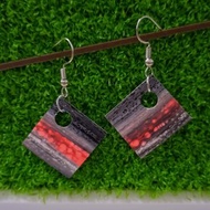 螢光紅與黑色雙面細胞感方形耳環
