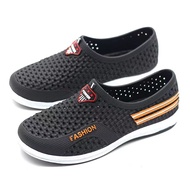 Sandals 2024 New Coros Shoes Boys Summer Outdoor Non-Slip Breathable Men Closed Toe Sandals Beach Sneaker