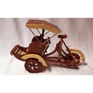 Model cyclo (Painted wooden toy)