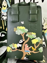 LOEWE 🦊 Suna Fujita (Hammock Compact Pandas) 現貨全新香港LOEWE專門店購入🎁行貨不是水貨🎁不需落訂面對面真誠交易🤝不議價賣完即止🦊Complete Fu