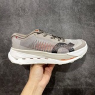 On Cloudmonster 慢跑鞋