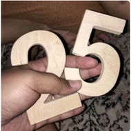 8 cm high wooden embossed letters