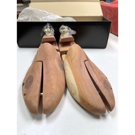 Cedar wood shoetree