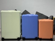 rimowa essential cabin size 21" hand carry