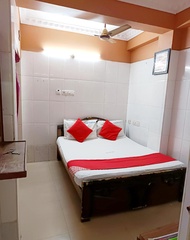   m² dengan 3 kamar tidur dan 1 kamar mandi pribadi di Pusat Kota Chennai (NB PALACE )