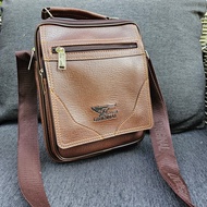 กระเป๋าสะพายข้างแนวตั้ง แบรนด์แท้ WOLVES ORIGINAL 100% หนังPU