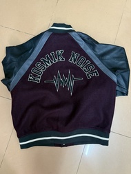 GU × UNDERCOVER Stadium Jumper 棒球外套