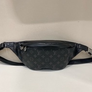LV/路易威登Discovery黑老花腰包胸包