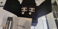 Chanel 熱賣 耳環 金色/珍珠吊墜 雙C Earring AB5871 B05148 NB697