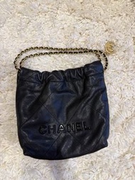 Chanel 22 mini so black 魚子皮牛皮