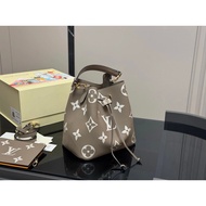 Equipped with Folding Box Good Quality Daily Recommendation
LV Bucket Bag
This Bucket Texture Soft 
