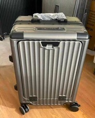 全新20吋前置開盖行李箱 可以帶上飛機 【要訂，2-3天到】
