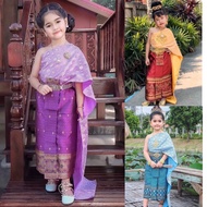 *สินค้าพร้อมส่ง ชุดไทยเด็กผู้หญิง รุ่นสไบลูกไม้ ผ้าถุงหน้านางสำเร็จรูป(สไบ+ผ้าถุง)(มีราคาปลีก-ส่ง)