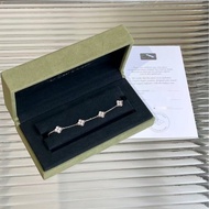 🔥新到：25年全套 vca / 梵克雅寶四葉草白金滿鑽六花手鍊，手鍊長度 17.5cm，和任何手鐲手鐲疊戴都是完美匹配～ 附件：盒子、保卡、說明書等全套