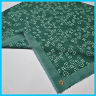 Zullaikhahijab -  Kerudung segiempat Tapis Buttonscarves logo B