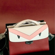 FENDI怪獸斜背包