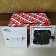 MK 4873 WHI 10/5 Amp 3 gan 2 Way Switch with SIRIM approved
