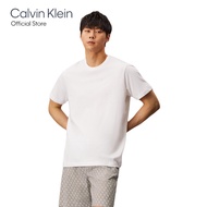 CALVIN KLEIN เสื้อยืดคอกลมแขนสั้นผู้ชาย รุ่น NM2748 100 - สีขาว