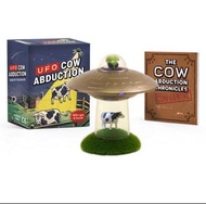 美國🇺🇸 UFO cow abduction 幽浮 飛碟 乳牛 外星人 玩具 聲光功能 擺飾 迷你書