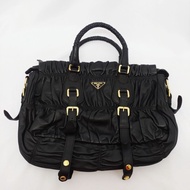 Tas jinjing wanita PRADA MILANO