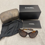 Chanel 玳瑁珍珠貓眼墨鏡