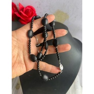 Necklace with unknown material, only knows how to be matte black stone, small beads, 4 mm flat, 15 m