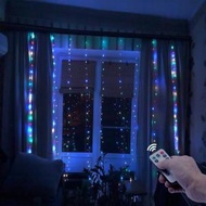 河田生活 - 窗簾燈串300顆LED 童話燈 銅線閃爍燈串 USB 遙控器 [3×3米，彩色] 節慶 新年 派對 聖誕裝飾