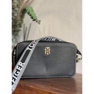 Tommy Hilfiger messenger bag