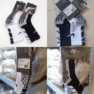 NIKE anti slip socks / stokin anti slip NIKE
