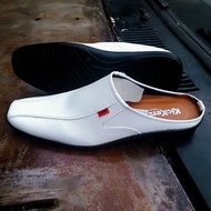 Sepatu putih pria / bustong