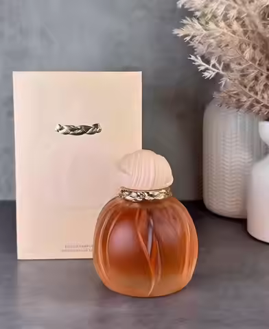 Eau de Parfum for Women - A warm vanilla scent, blended with the fragrances of musk, cedar, lavender