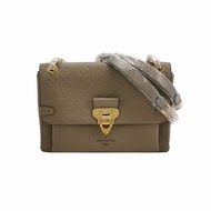 Louis Vuitton(LV)Vavin小號牛皮純色老花壓紋鎖扣單肩包芯片款