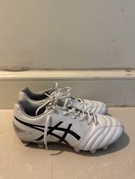 Asics足球鞋