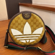 GUCCI 愛迪達聯名紅綠背帶圓餅斜背包