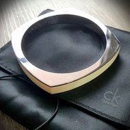 Calvin Klein ck #真品 #精品 白色 鋼 金屬 手環只帶過一次，附原廠防塵袋