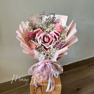 現貨 / 鈔票花 / 永生花 / 摺錢花 /香皂花 / 銀紙花 / 番梘花 / 乾花 / 玫瑰花 / 玫瑰熊 / 拉錢氣球 / 自訂花束 / 花盒 /唯一的愛 / 我只寵你一個 / 小王子 / 波波花
