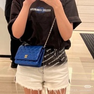 Chanel 藍金金球Woc鏈條包藍色金扣 羊皮 19*13*4 9新 配件塵袋保卡