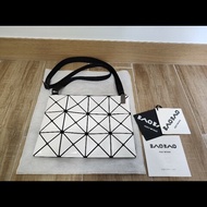 ISSEY MIYAKE 三宅一生 BAOBAO 經典金剛色白色三角格 3x4 小型 斜背包護照包肩背包爆爆包 全新