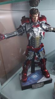 Hottoys ironman mk5 suit up deluxe mms600