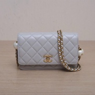 CHANEL(香奈兒)  灰色  晶片開 金扣 24S 雙珍珠 湯圓調節 WOC 單肩包