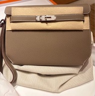 門市現貨 Hermes kelly depeches 25 etoupe phw togo G stamp