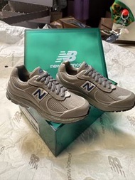 New Balance 2002R 灰啡色