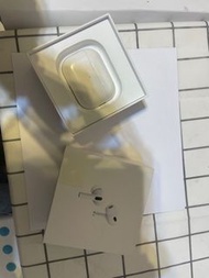 AirPods Pro 2  MagSafe 充電盒（Lightning） 型號：A2931、A2699、A2698 推出年份：2022