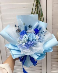 藍玫瑰 鼠尾草 深藍玫瑰 藍色繡球花 鈴鐺花 永生花 燈 玫瑰 保鮮花 花束 繡球花 花 生日 禮物 情侶 閨蜜 畢業 結婚禮物 情人節禮物 母親節禮物  畢業禮物 畢業花 畢業花束 聖誕禮物 情人節