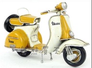 [在台現貨/精緻款] 偉士牌 Vespa 復古腳踏機車 義大利 黃色 後置備胎 鐵製摩托車模型 居家擺飾 送禮最佳選擇