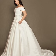 露肩緞面婚紗、A字婚紗、象牙色婚紗、緞面婚紗