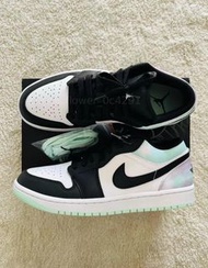 Air Jordan 1 low SE Supernova 白黑綠