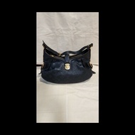 LV Mahina 全牛皮水餃手提肩背包